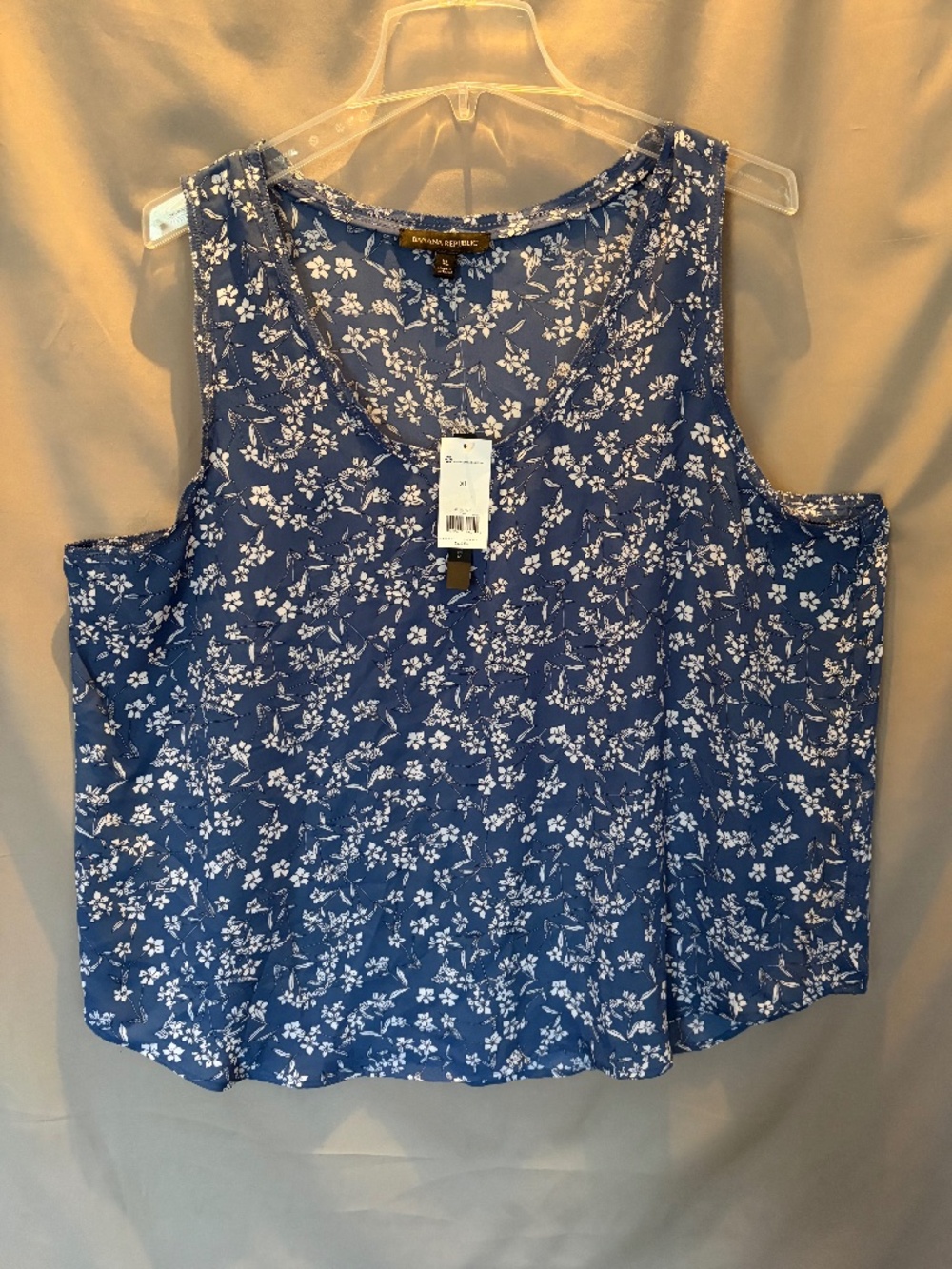 Banana Republic Sleeveless Floral Blouse, Blue with White Flowers Size XL (NWT)